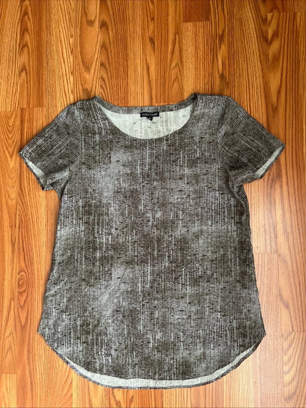 Eileen Fisher Silk Gray Short-Sleeve Scoop Neck Top